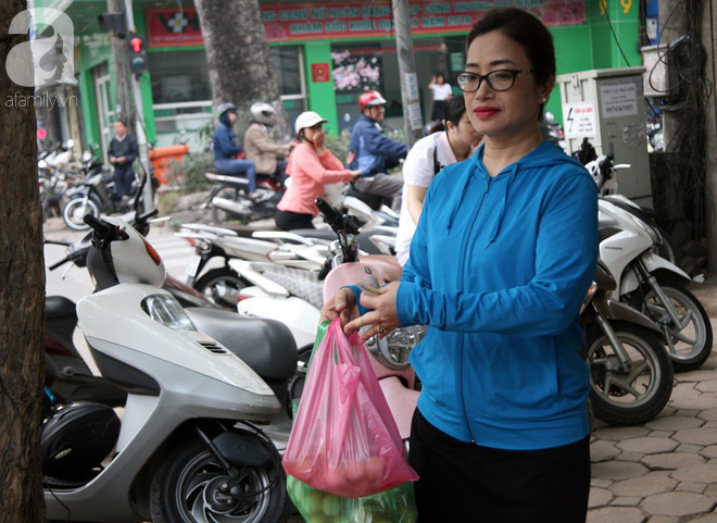 Hà Nội: Hàng trăm người xếp hàng từ 5h sáng mua bánh trôi - bánh chay Tết Hàn thực